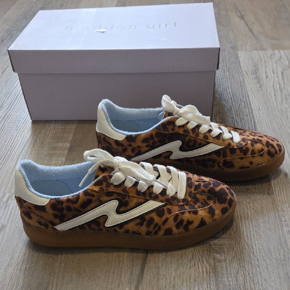 Madden Girl Giia Lace-Up Low-Top Sneakers - Picture 3 of 7